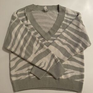 Varley Calvert V Neck Sweater Sz Small Zebra Striped Gray And White Merino Wool‎